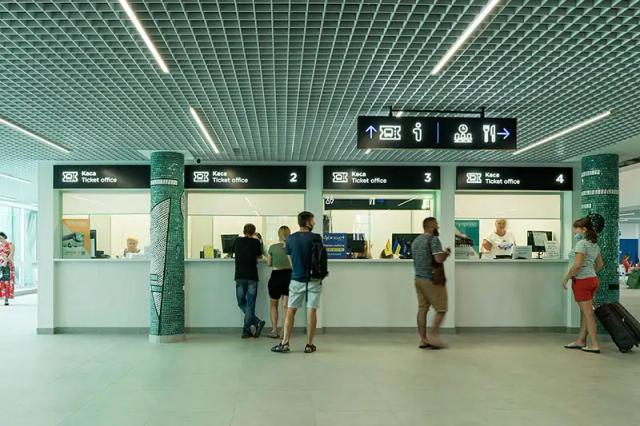 Odnowione kasy biletowe na Centralnym dworcu autobusowym w Kijowie